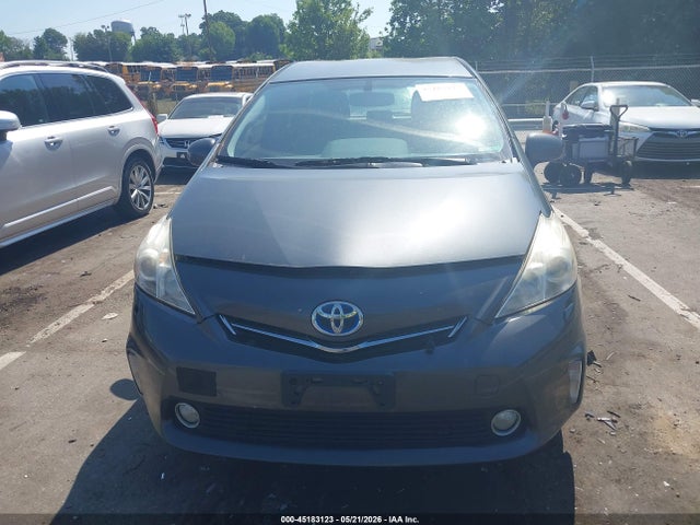 Toyota Prius v Five