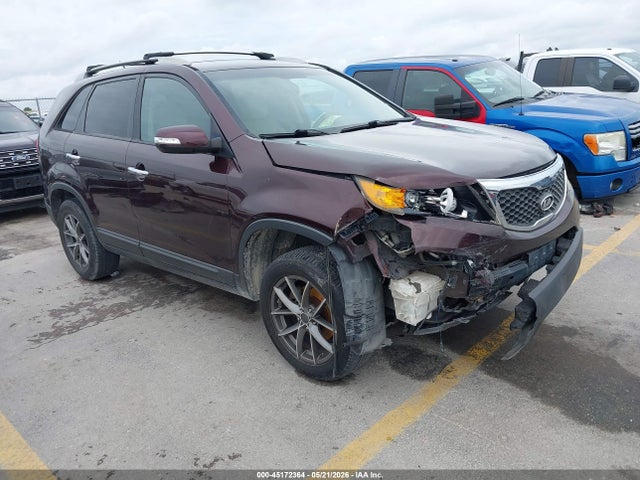 Salvage Kia Sorento Image