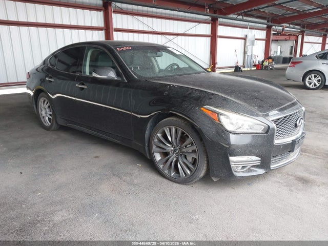 Salvage INFINITI Q70 Image