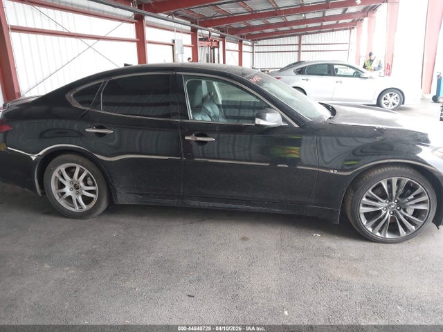 INFINITI Q70 3.7 Luxe