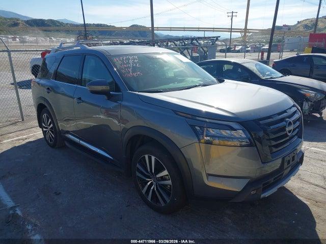 Salvage Nissan Pathfinder Image