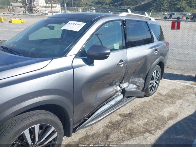 Nissan Pathfinder Platinum Fwd
