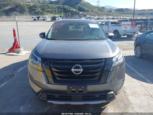 Nissan Pathfinder Platinum Fwd