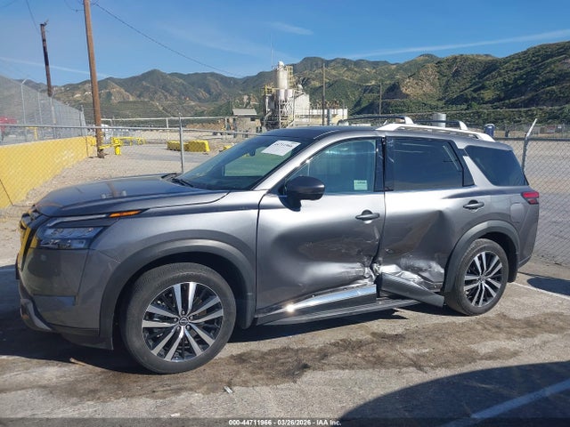 Nissan Pathfinder Platinum Fwd