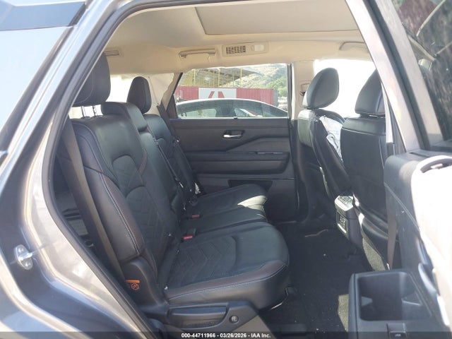 Nissan Pathfinder Platinum Fwd
