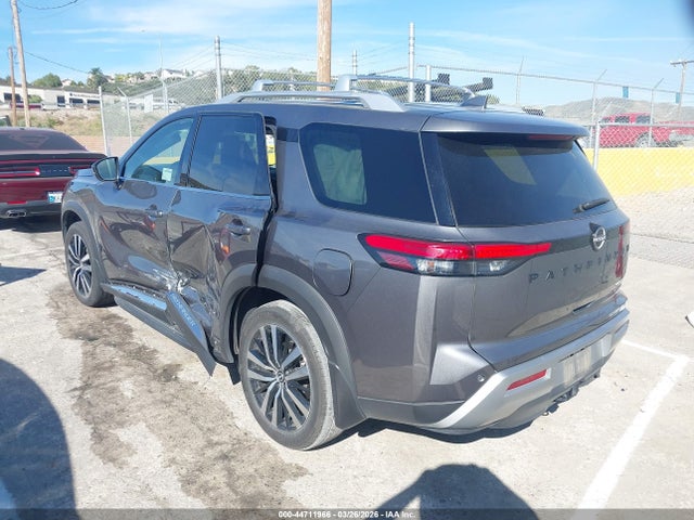 Nissan Pathfinder Platinum Fwd