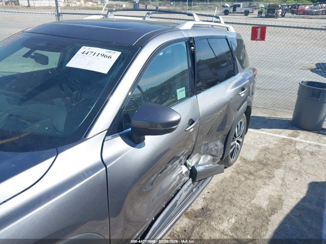 Nissan Pathfinder Platinum Fwd
