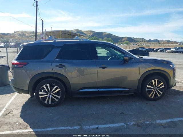 Nissan Pathfinder Platinum Fwd