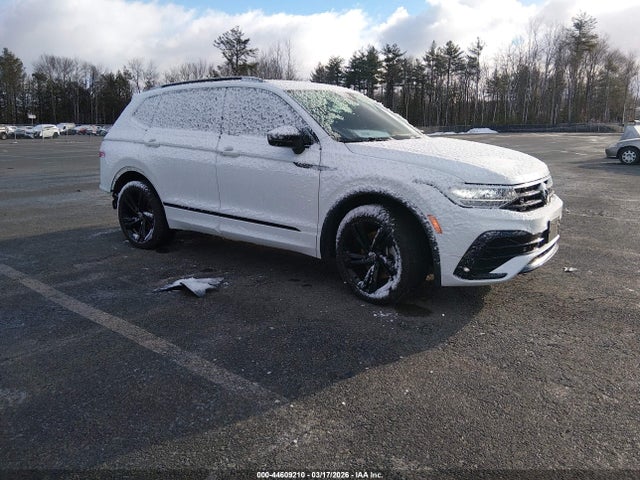 Salvage Volkswagen Tiguan Image