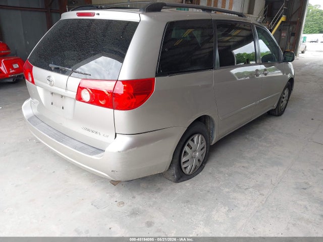 Toyota Sienna Le