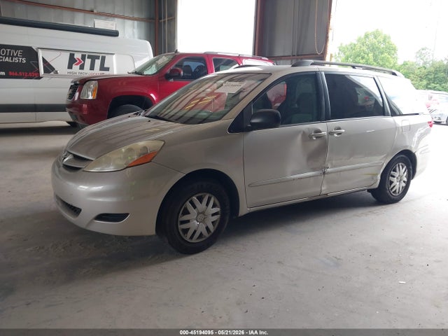 Toyota Sienna Le