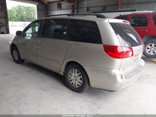 Toyota Sienna Le