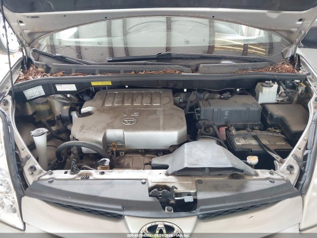 Toyota Sienna Le