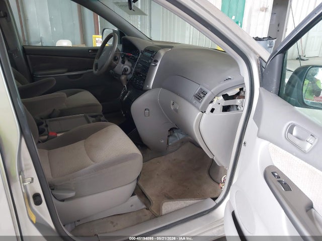 Toyota Sienna Le