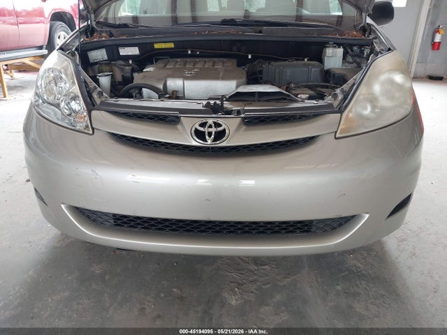 Toyota Sienna Le