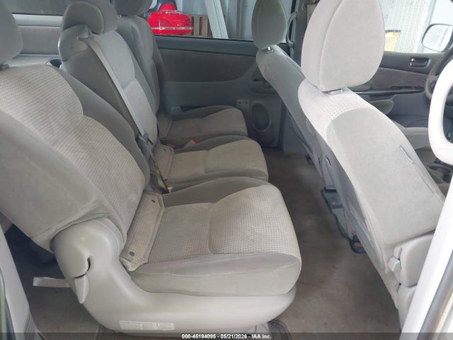 Toyota Sienna Le
