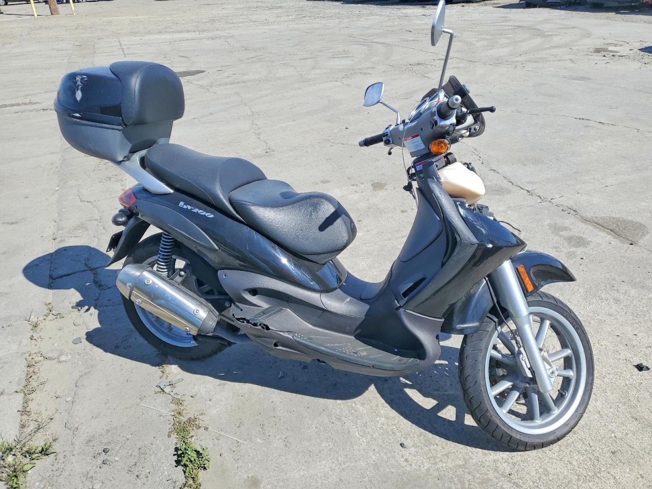 Salvage Piaggio Scooter Image