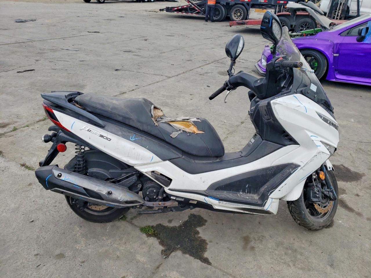 Salvage Kymco Usa Inc X town Image