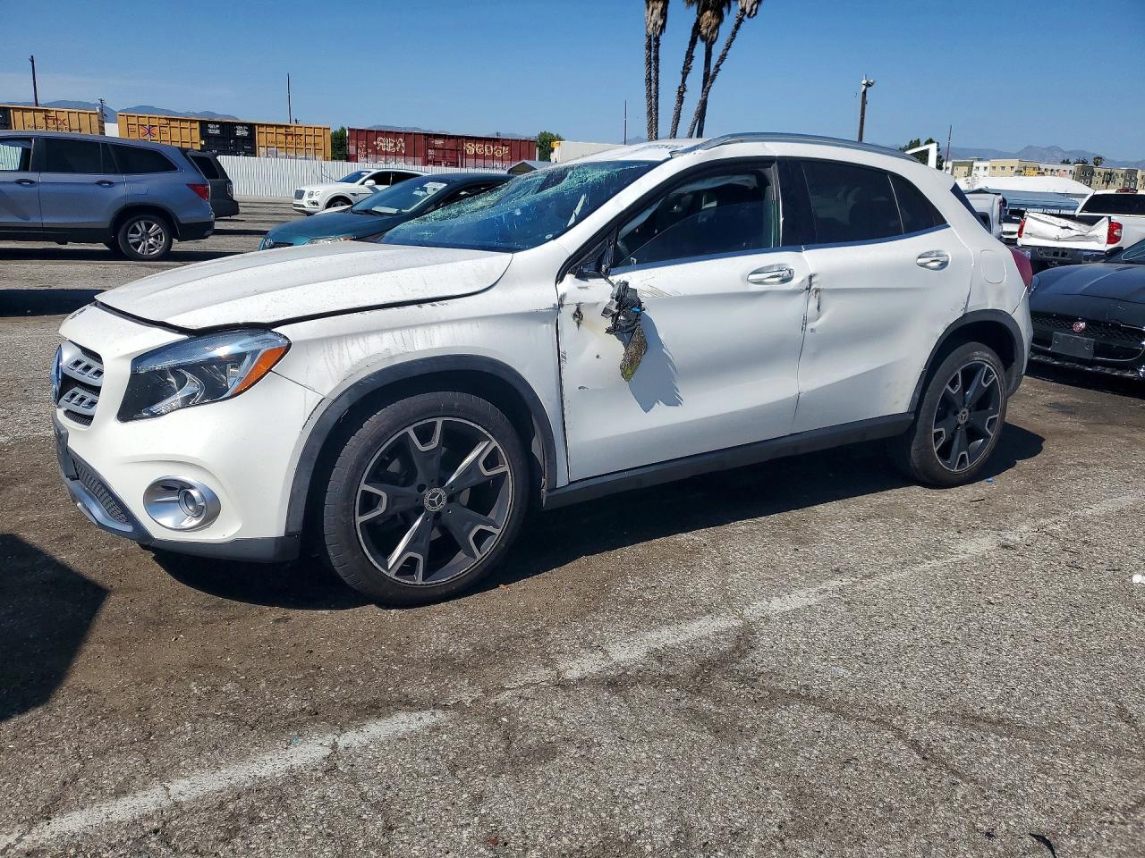 Salvage Mercedes-Benz GLA Image