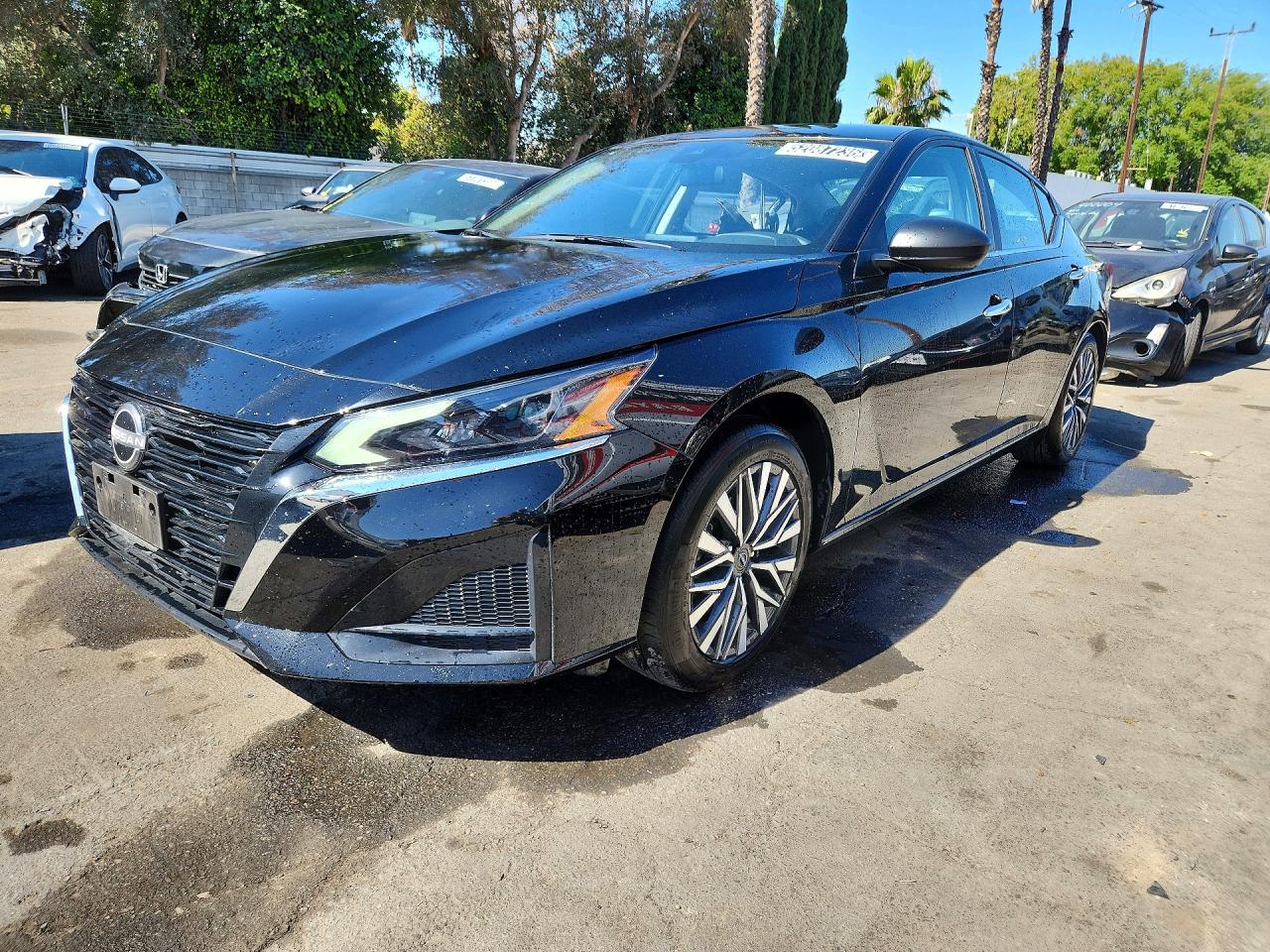 Salvage Nissan Altima Image