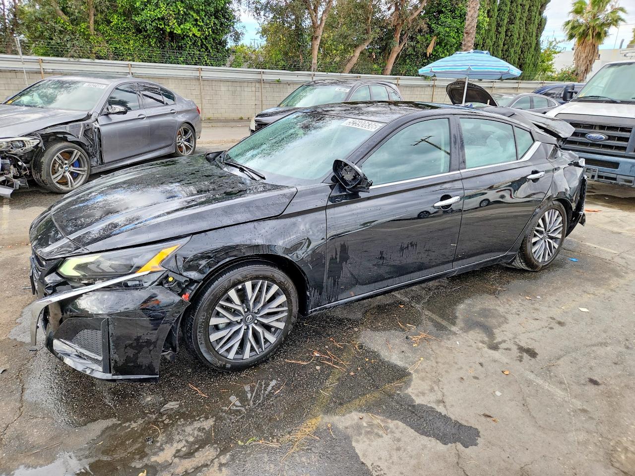 Salvage Nissan Altima Image