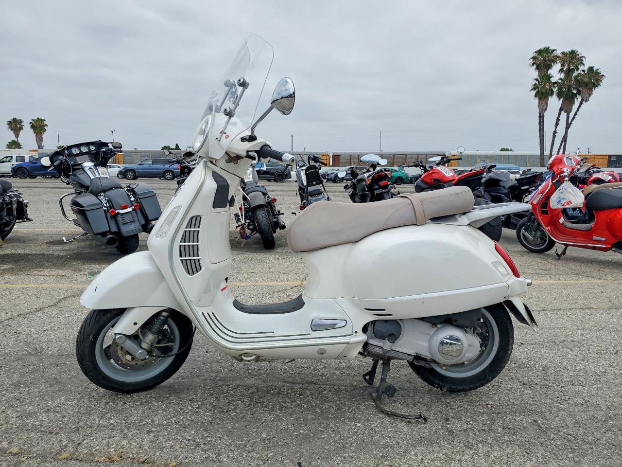 Vespa Scooter 200