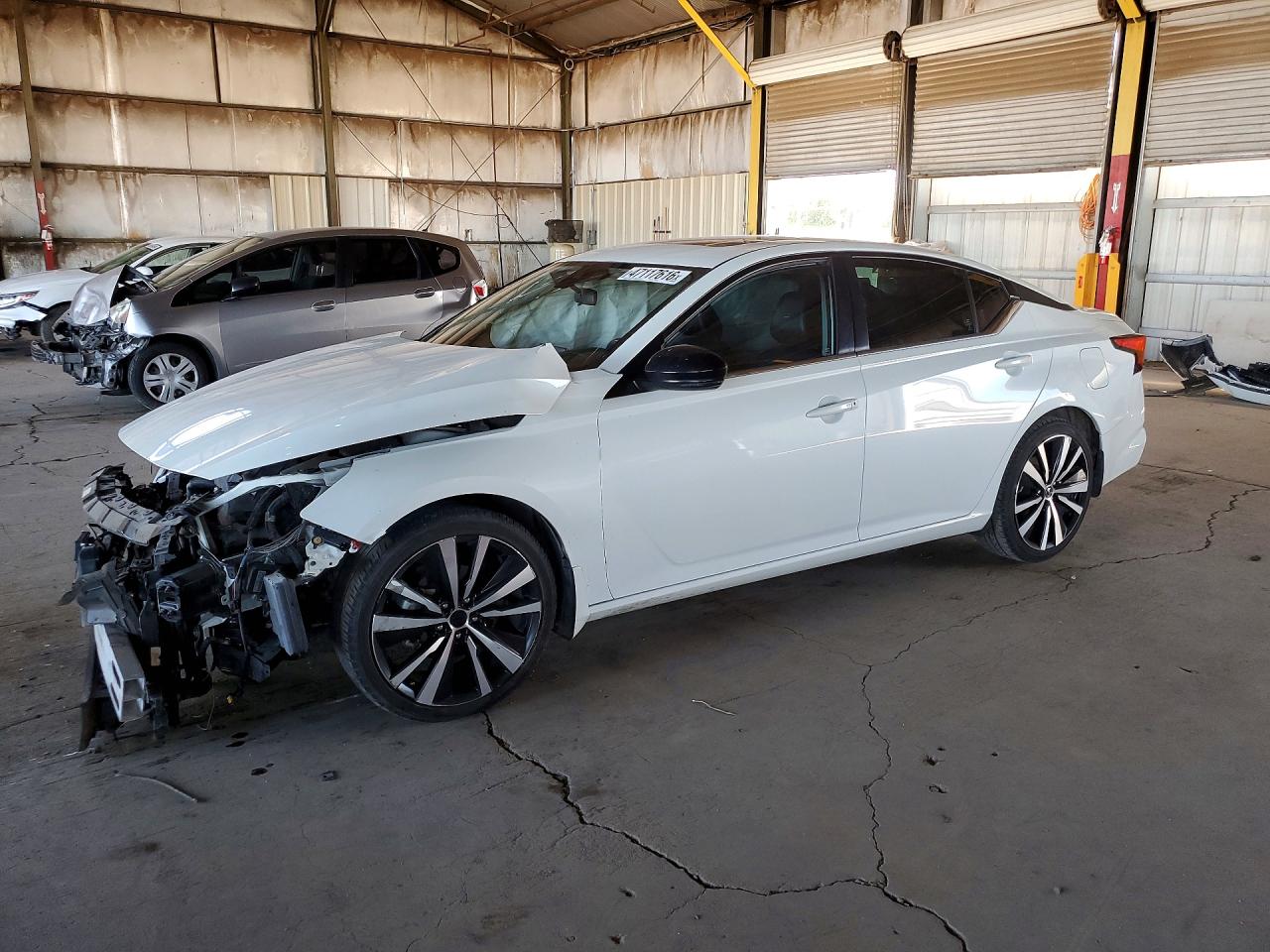Salvage Nissan Altima Image