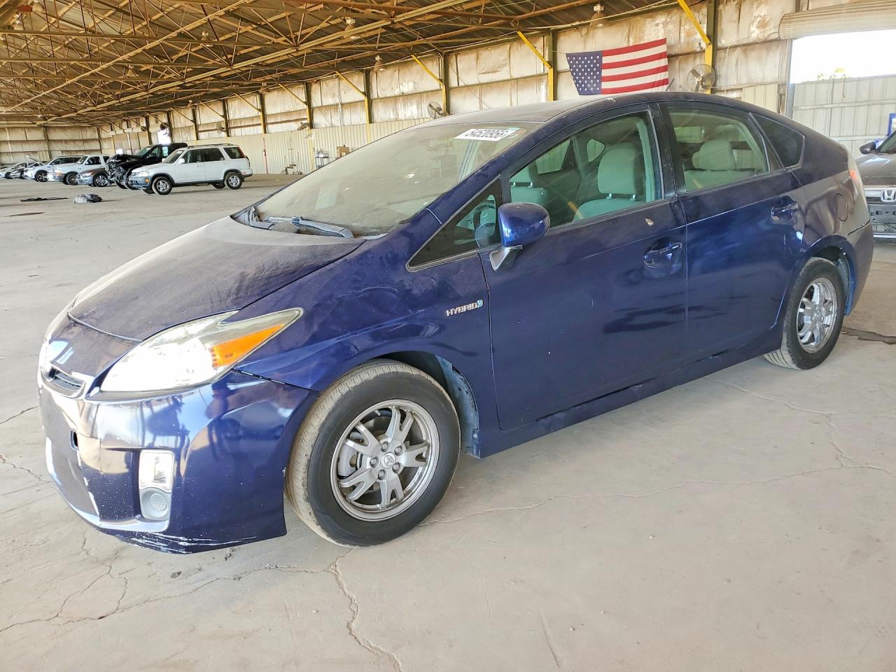 Salvage Toyota Prius Image