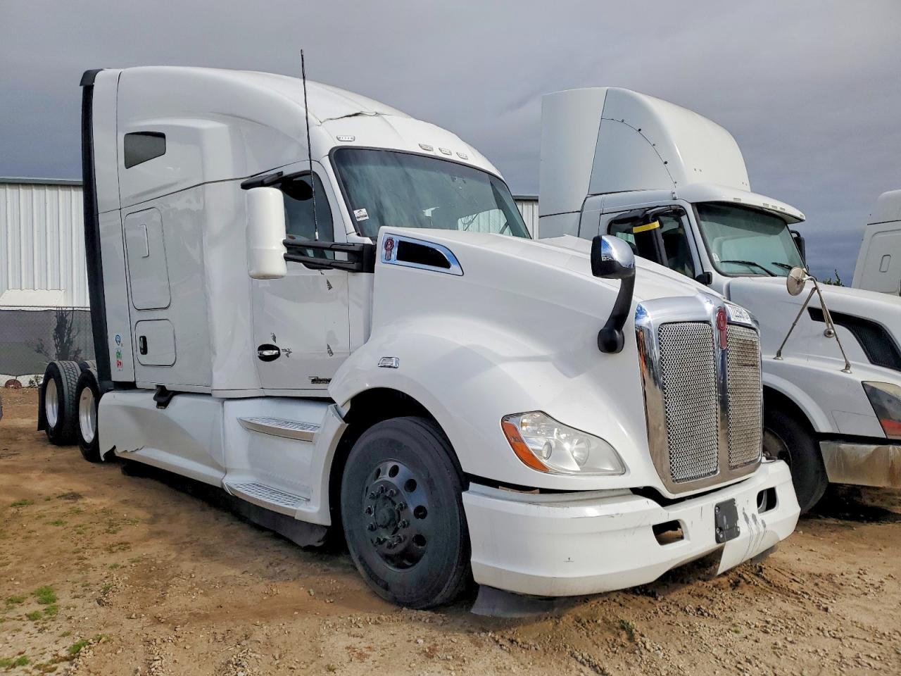 Salvage Kenworth T680 Image
