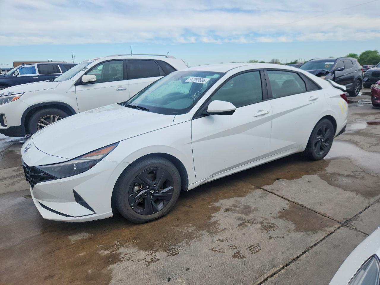Salvage Hyundai ELANTRA Image