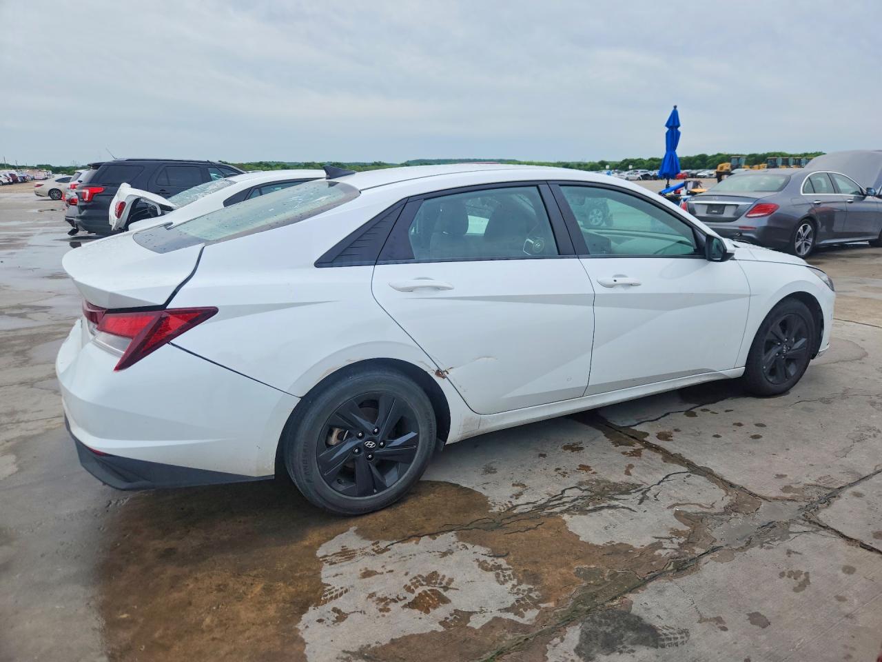 Hyundai ELANTRA Sel