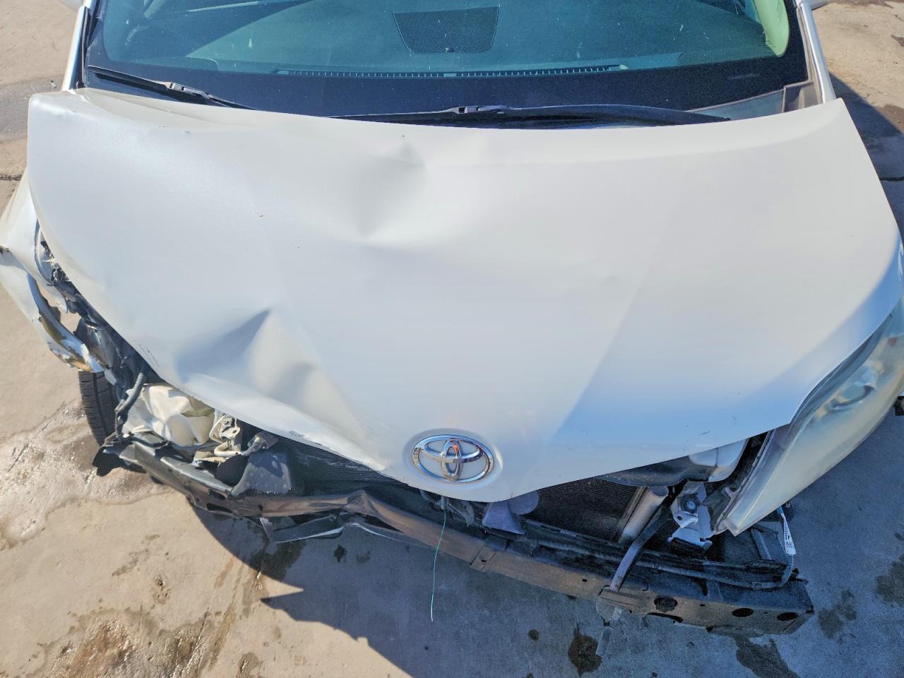 Toyota Sienna Xle Premium 8-passenger