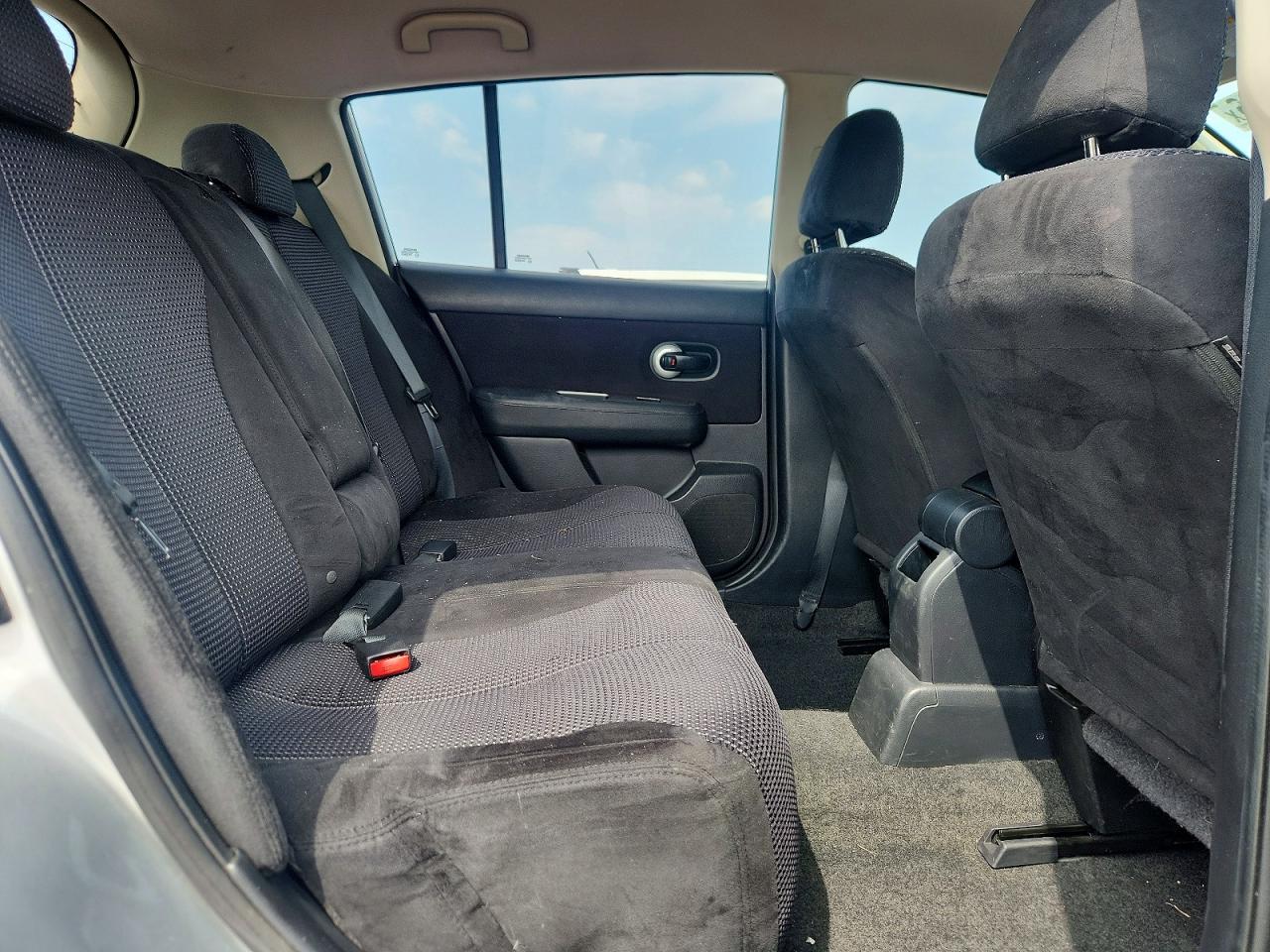 Nissan Versa 1.8 S