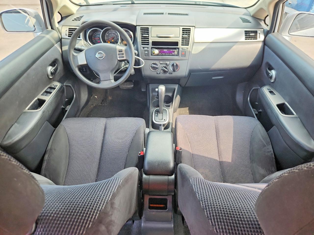 Nissan Versa 1.8 S