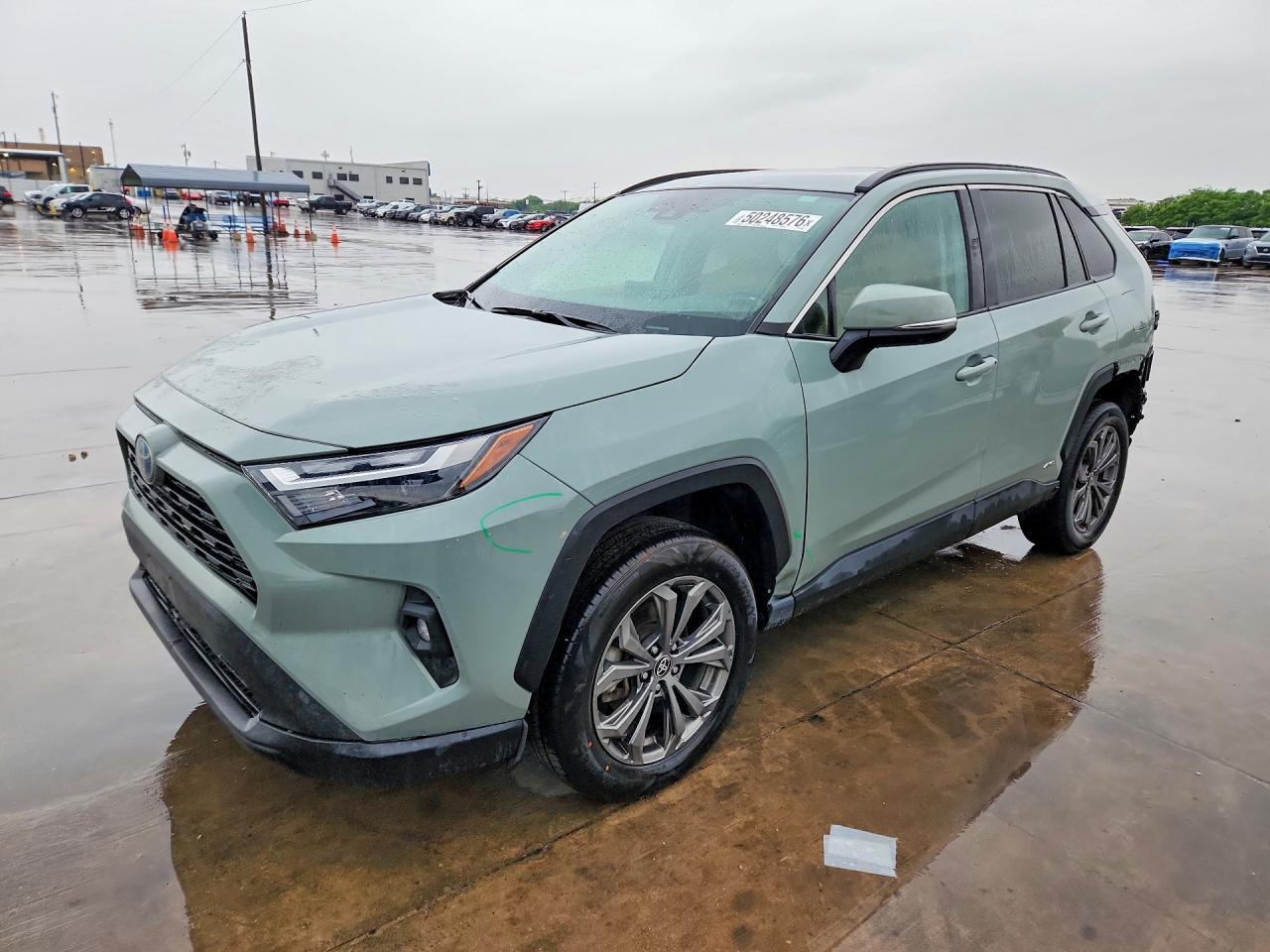 Salvage Toyota RAV4 Image