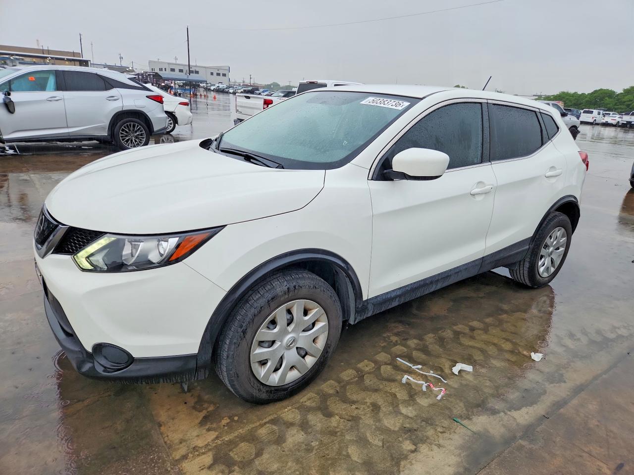 Salvage Nissan Rogue Image