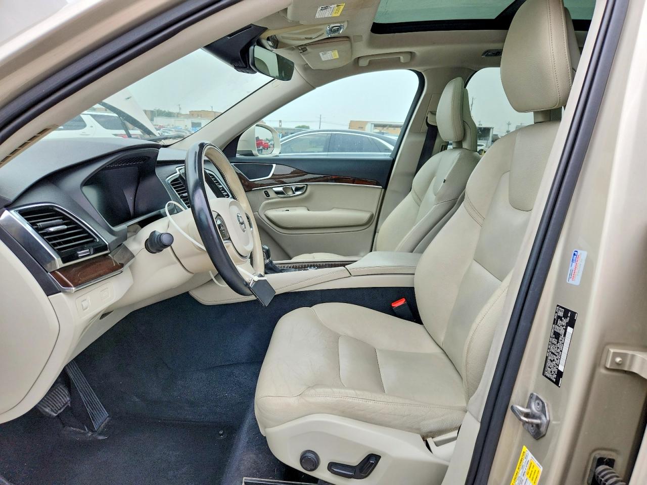 Volvo XC90 T6