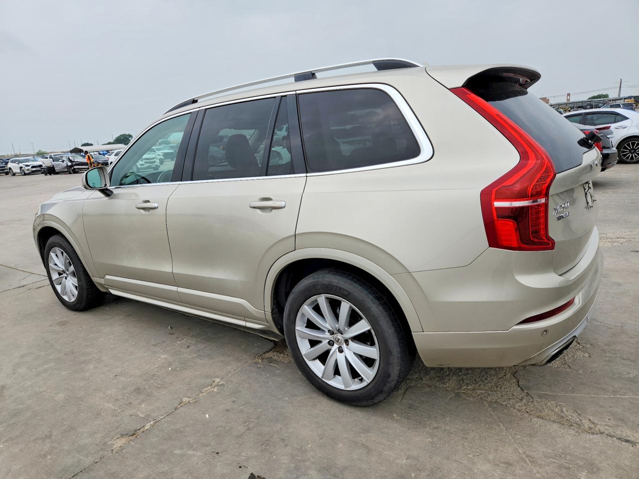 Volvo XC90 T6