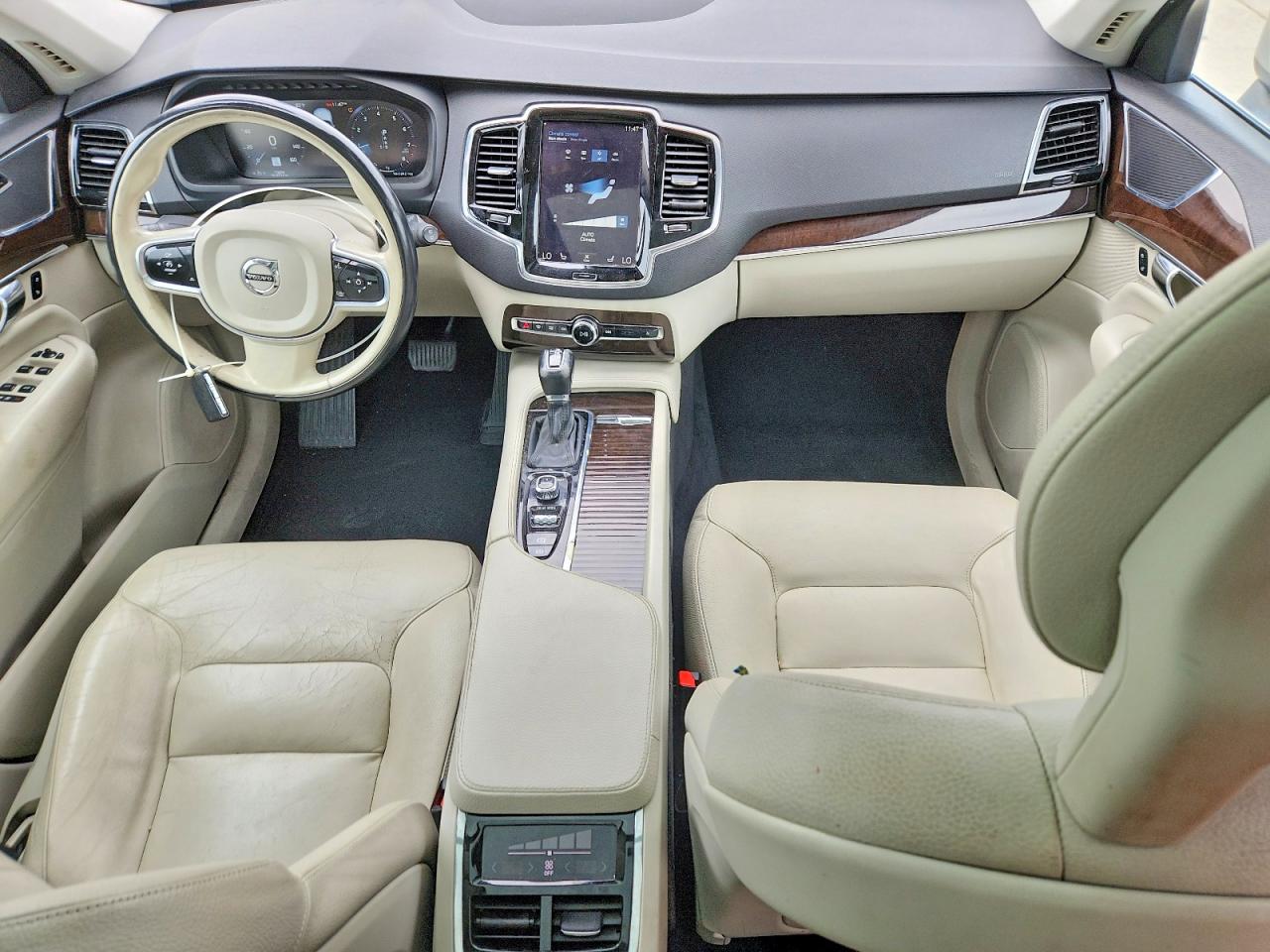 Volvo XC90 T6