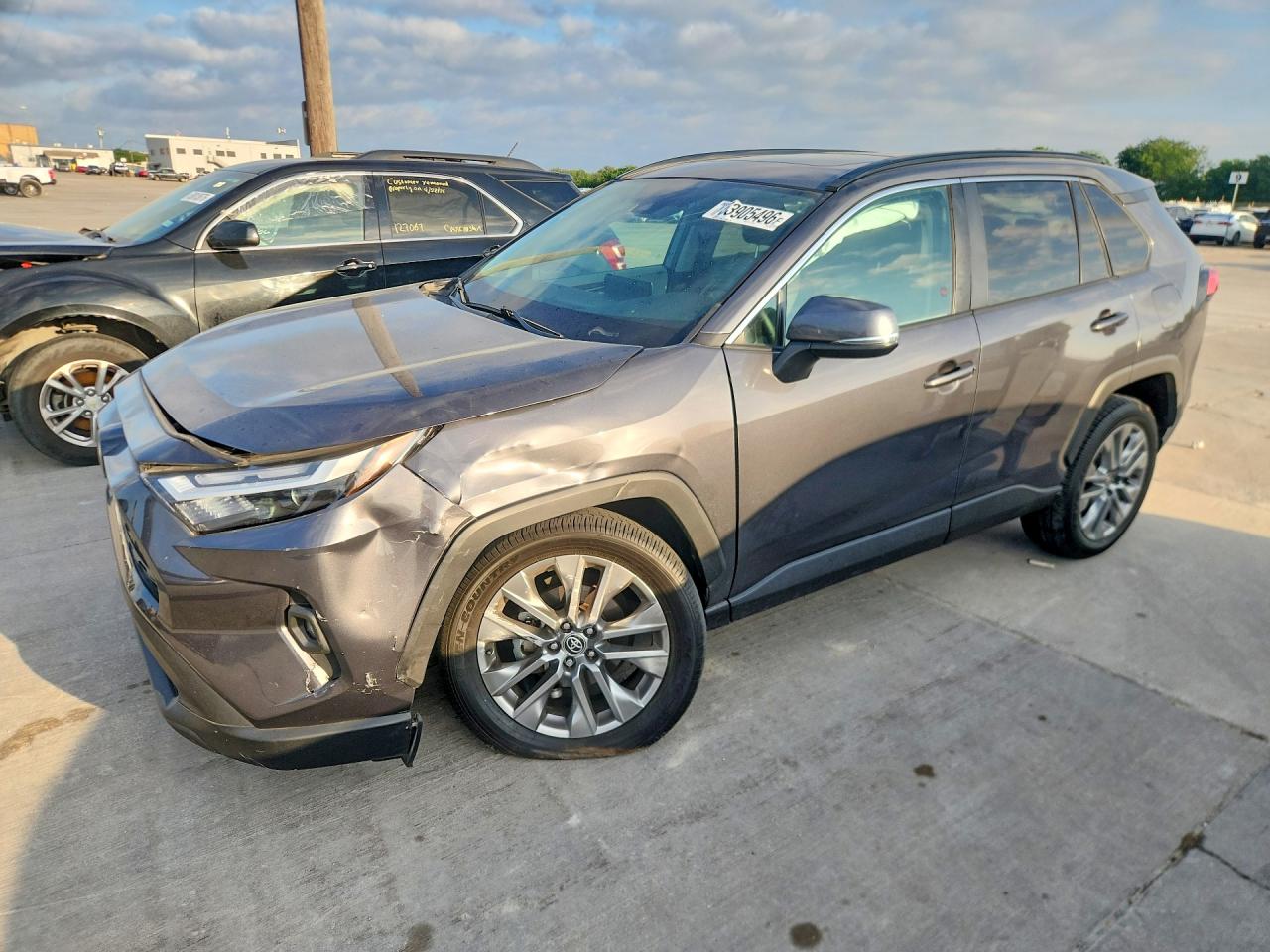 Salvage Toyota RAV4 Image