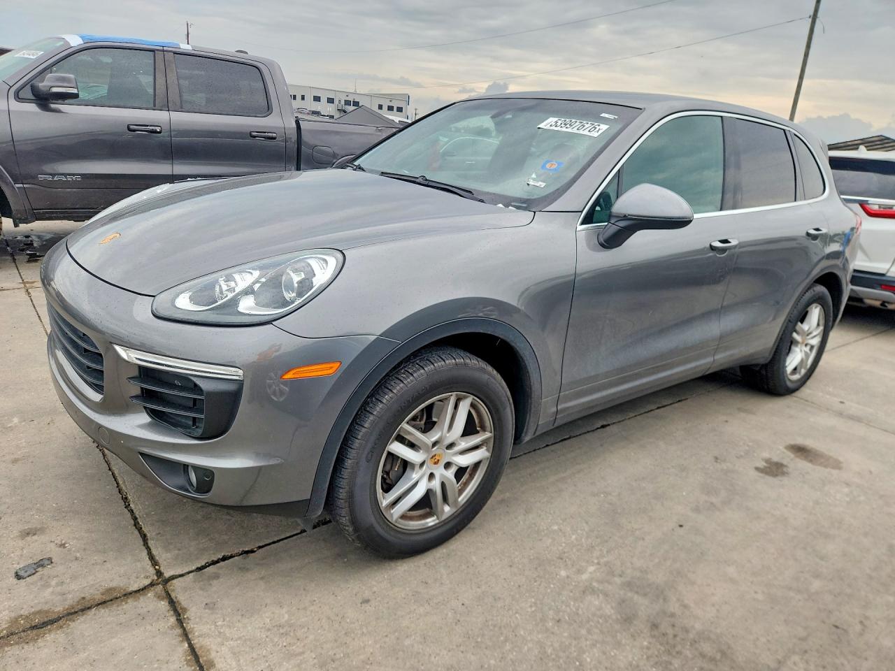 Salvage Porsche Cayenne Image