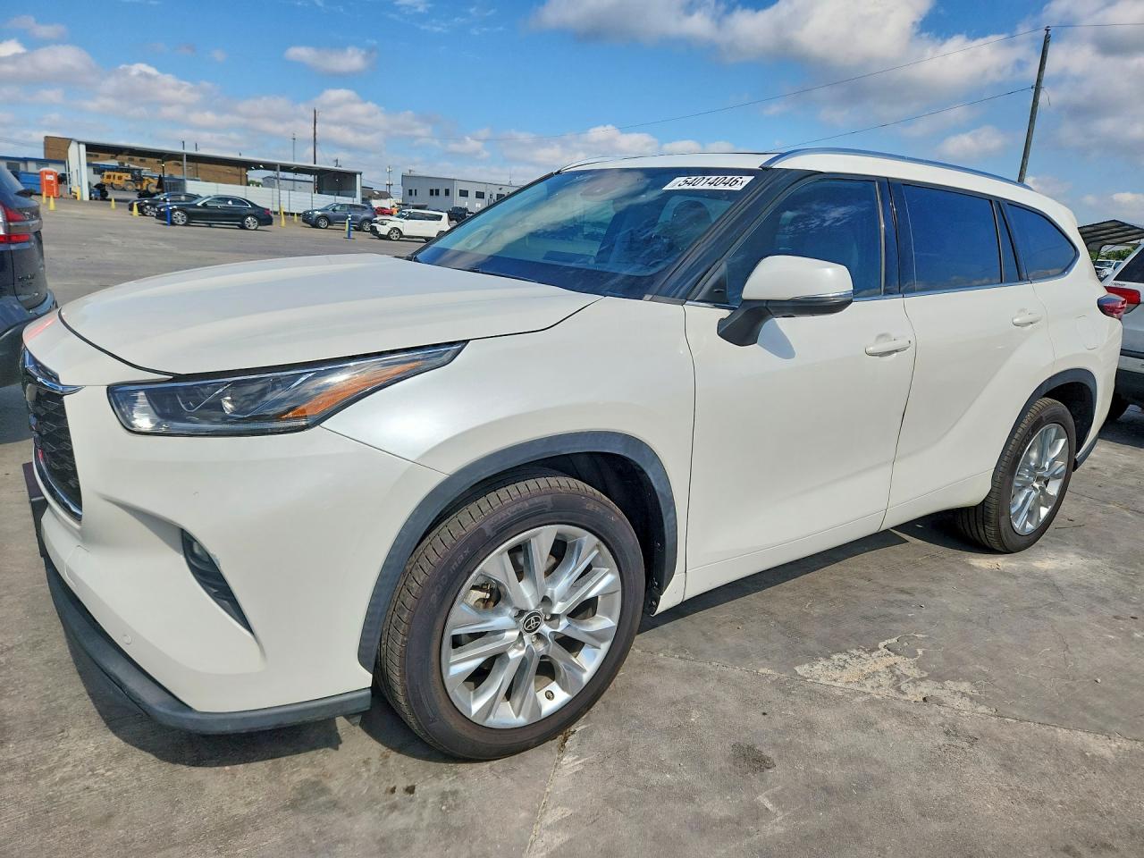 Salvage Toyota Highlander Image