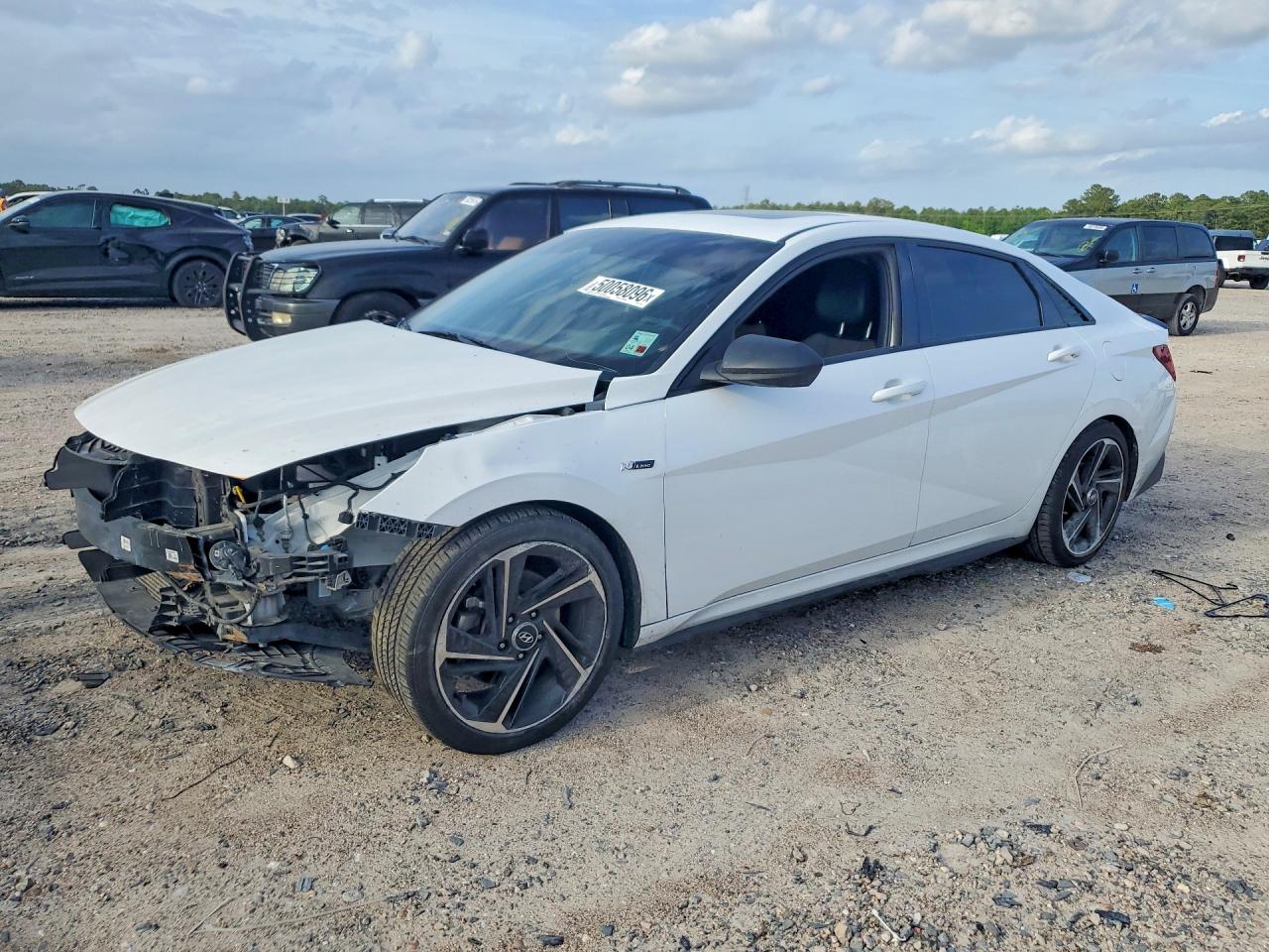 Salvage Hyundai ELANTRA Image