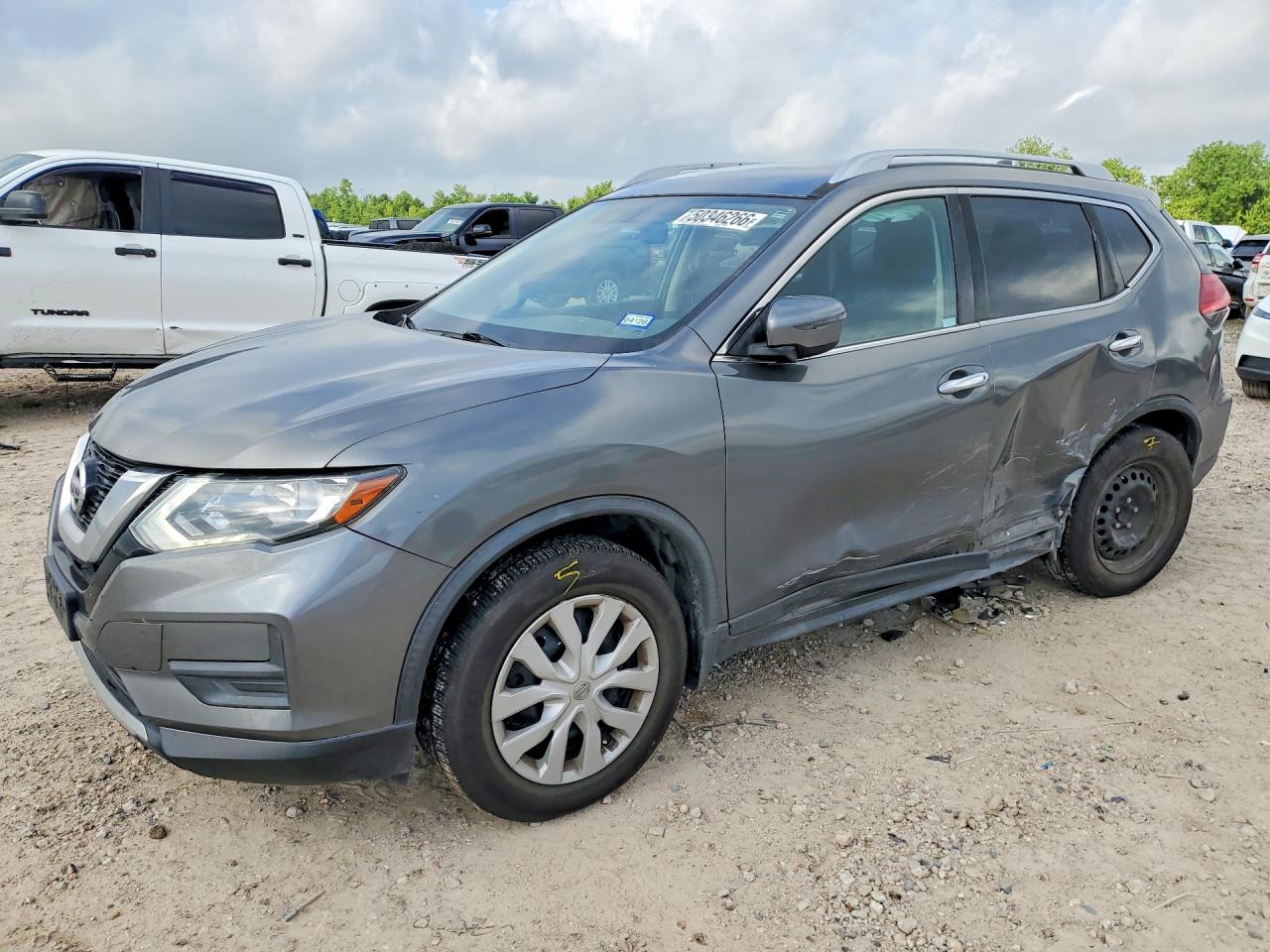 Salvage Nissan Rogue Image