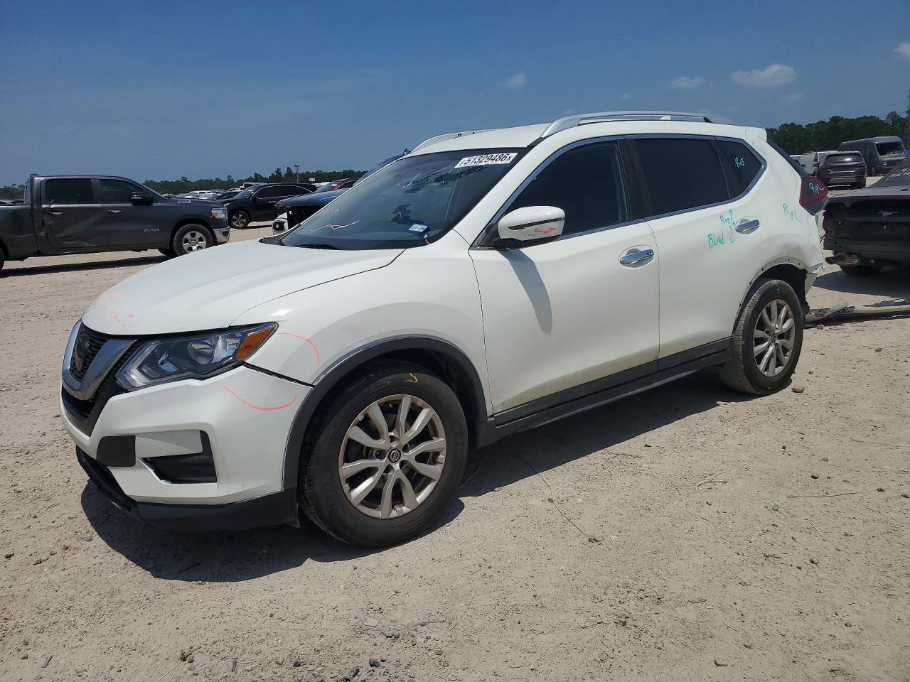 Salvage Nissan Rogue Image