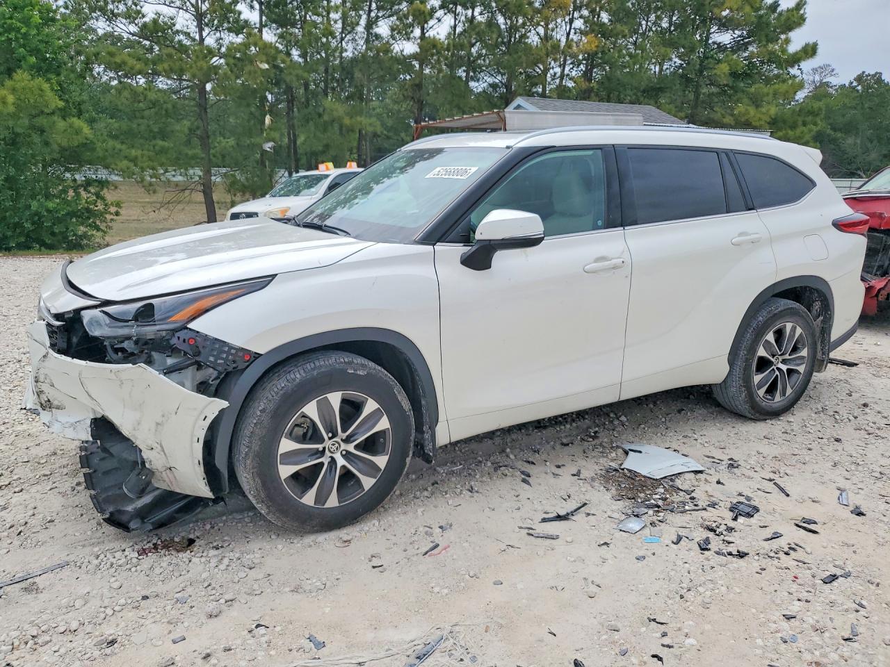 Salvage Toyota Highlander Image