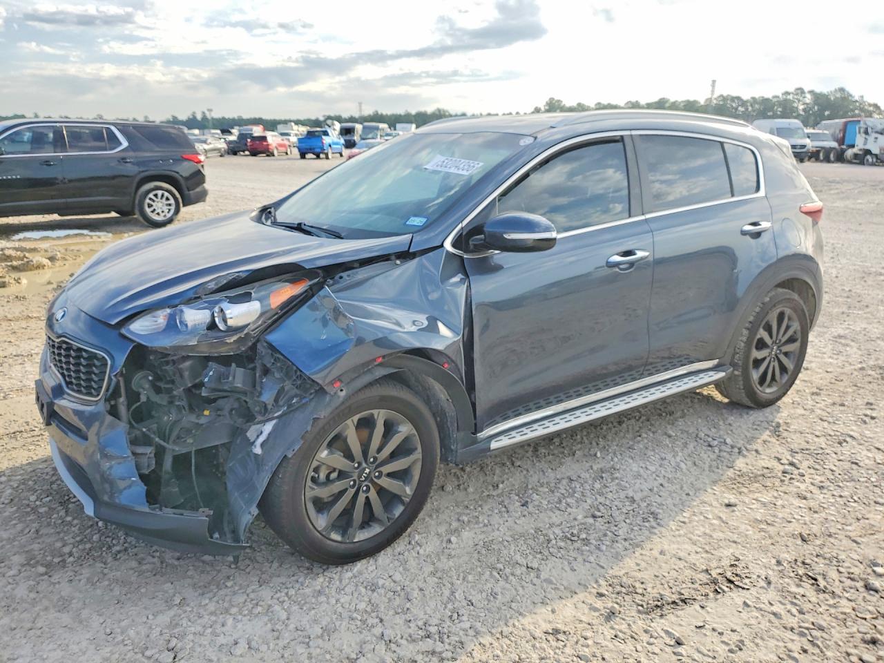 Salvage Kia Sportage Image