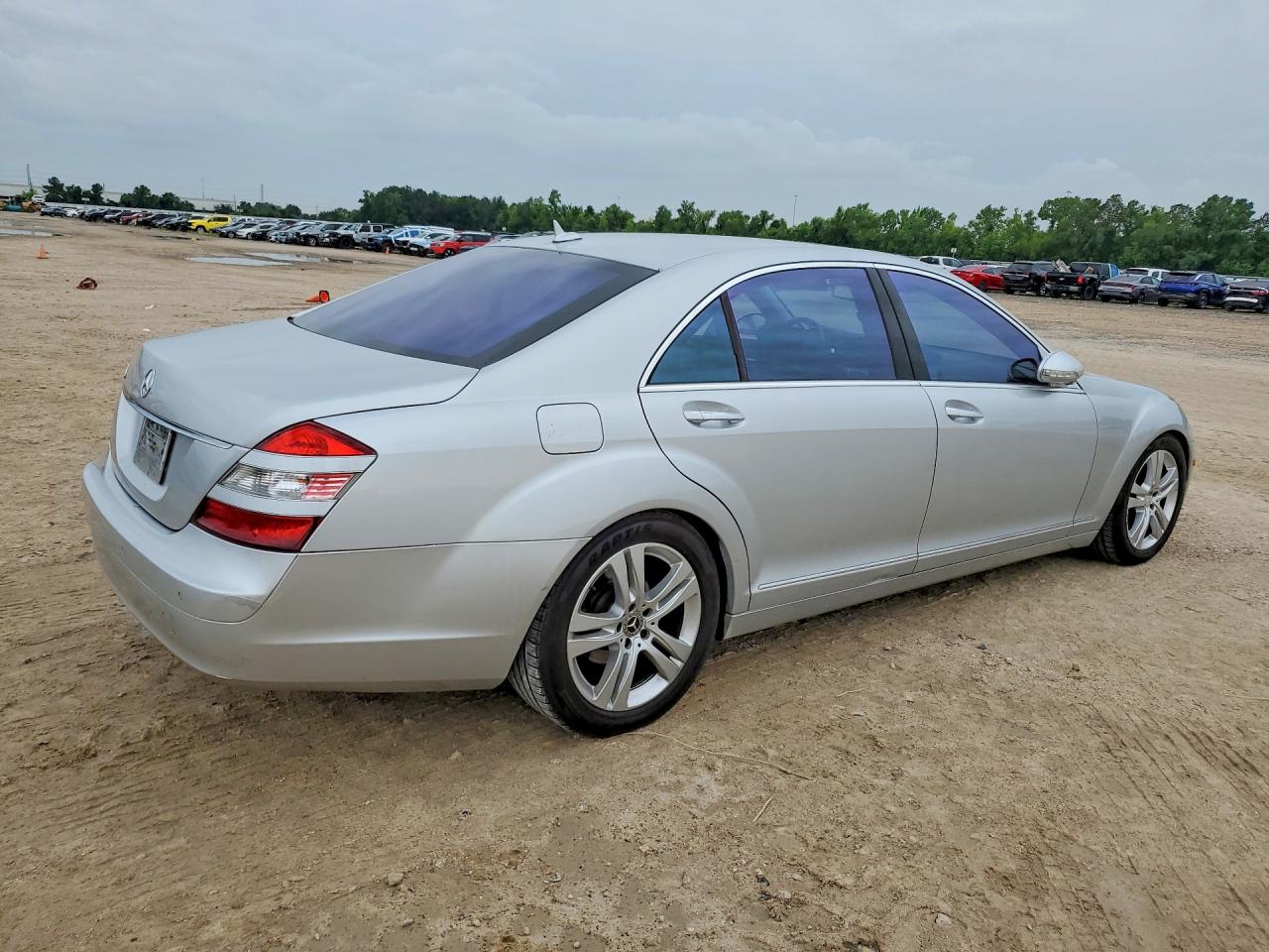 Mercedes-Benz S-Class 550