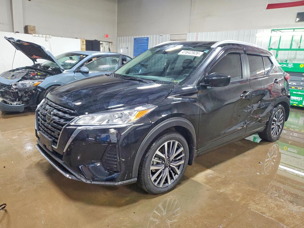 Salvage Nissan Kicks Image