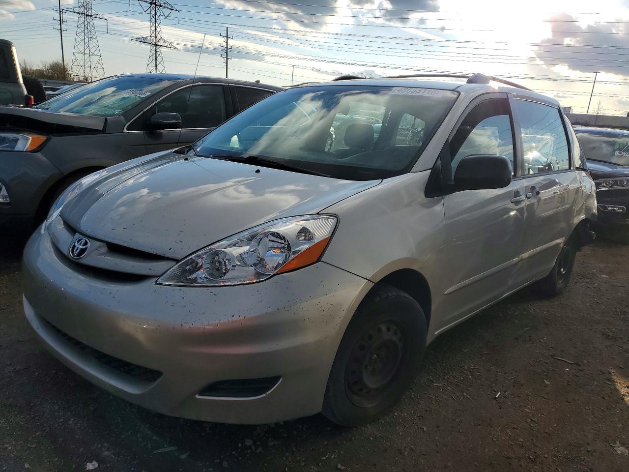 Salvage Toyota Sienna Image